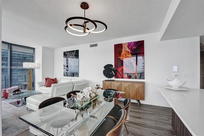 Building Photo - 801 S Miami Ave