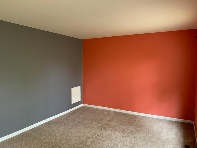 Building Photo - 126 Kings Mill Dr