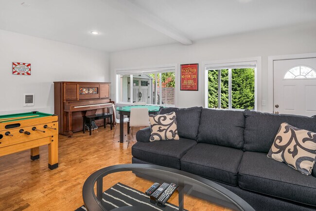 Building Photo - 1612 26th Ave