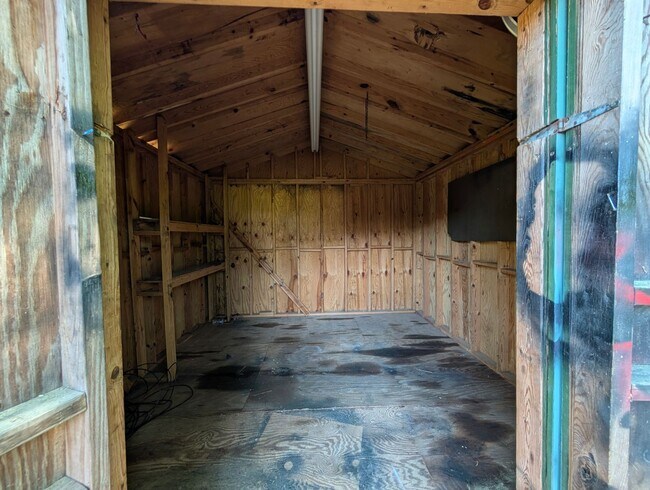 Building Photo - 3 Bedroom, 1.5 Bath Home with HVAC & Fenced Backyard