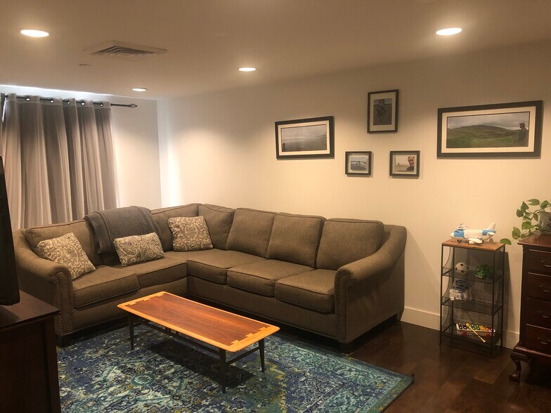 Building Photo - 25 High St