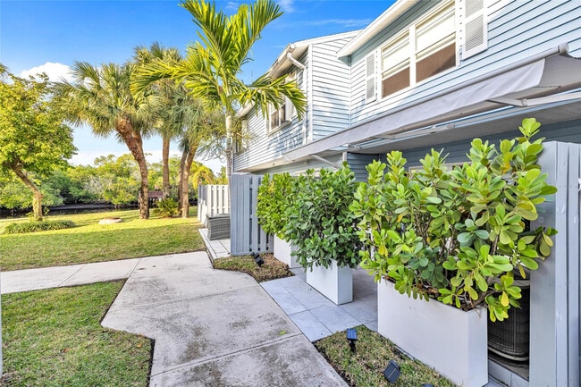 Building Photo - 1991 NE 15th Ave