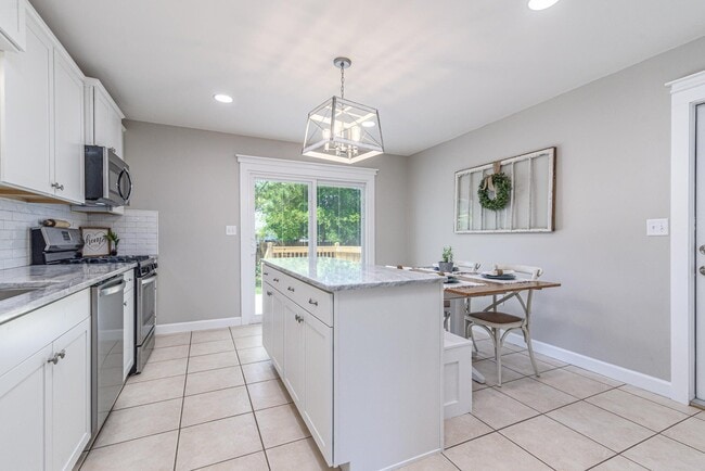 Building Photo - 309 Green Oak Dr