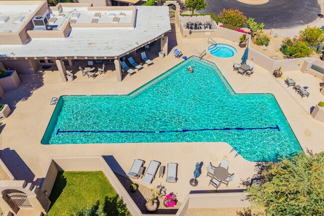 Building Photo - 6711 E Camelback Rd