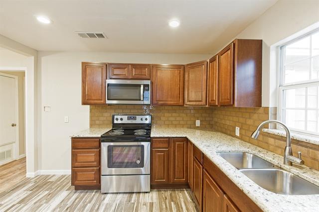 Building Photo - 1613 M Pl