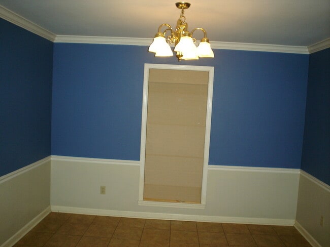 Building Photo - QUESTIONS PLEASE CONTACT Peggy Goodman 501...