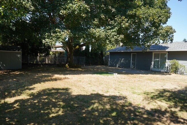 Building Photo - 12101 NE 77th St