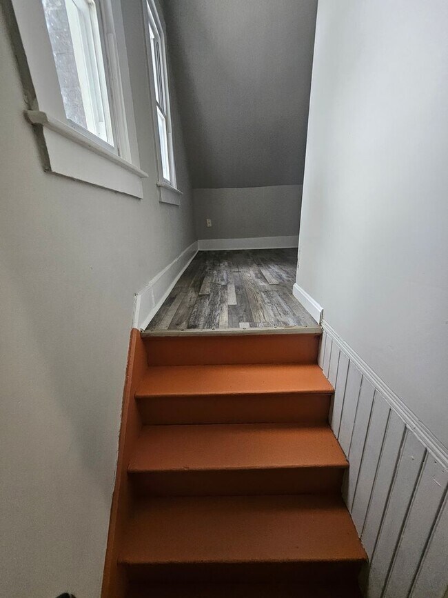 Building Photo - 4bed/2bath house  (EHA APPROVED)