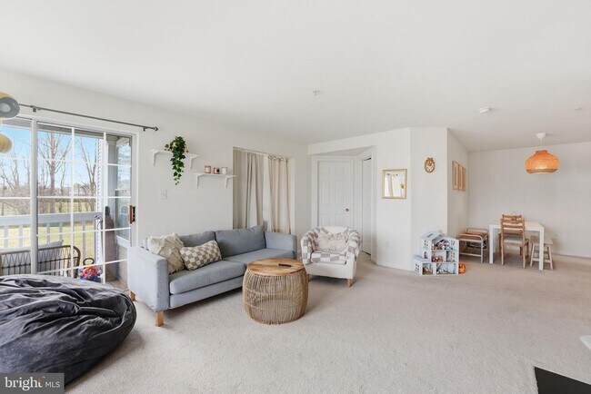 Building Photo - 8103 Lacy Dr