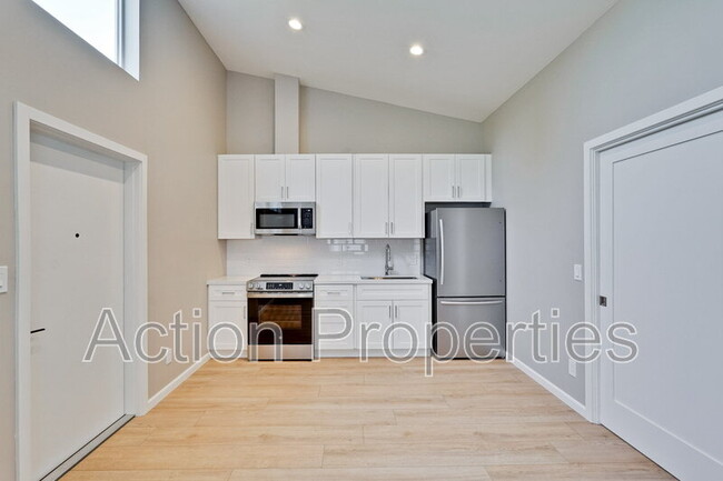 Building Photo - 370 Camille Ct