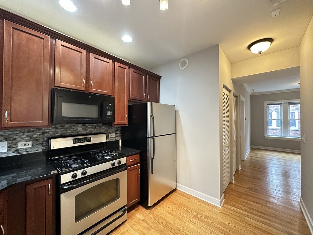 Building Photo - 3259 N Clifton Ave