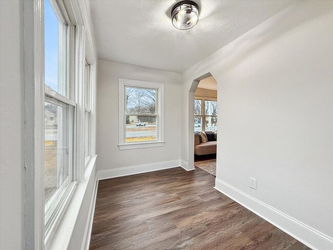 Building Photo - Renovated home in Heart of Hampton Roads