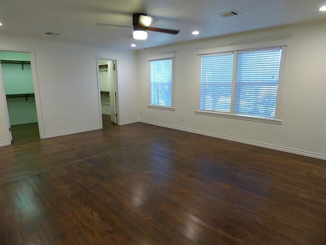 Building Photo - 2301 Dorrington St