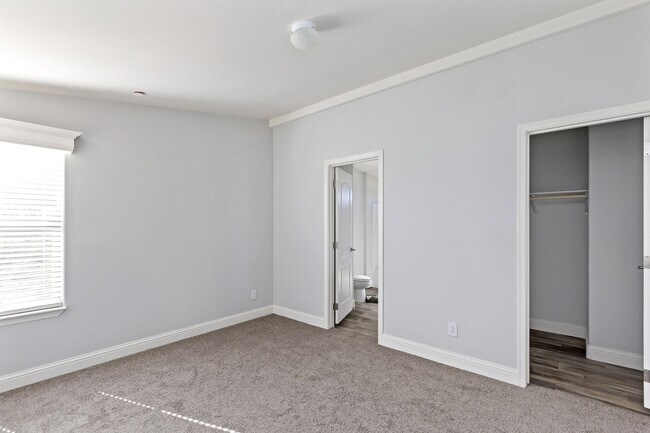 Building Photo - 60661 Chalet Dr