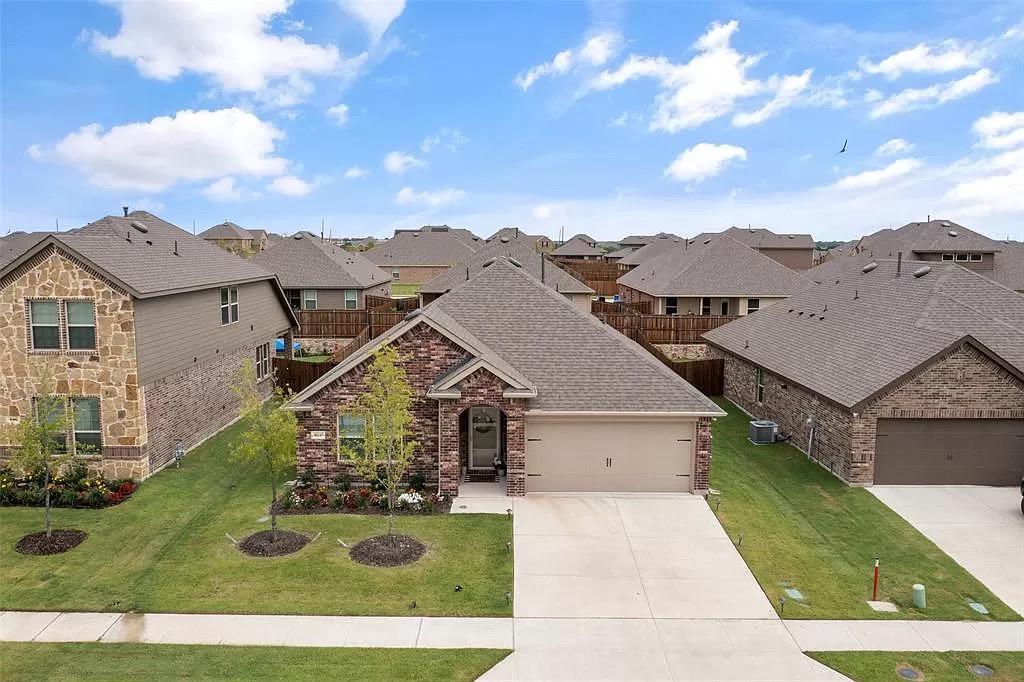 Building Photo - 604 Saddle Club Way