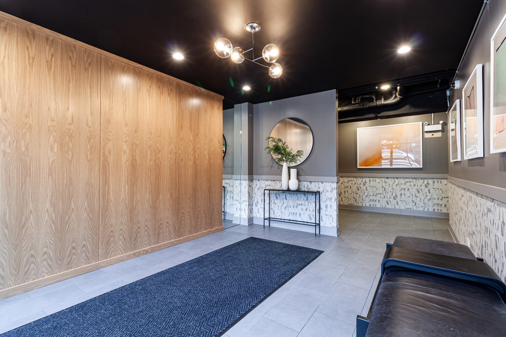 Building Photo - 520 W Aldine Ave