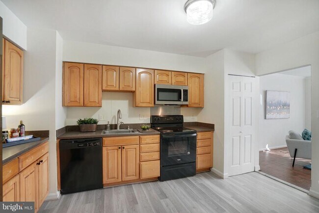 Building Photo - 3713 S George Mason Dr