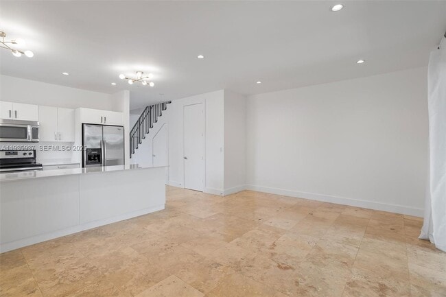 Building Photo - 2784 SW 34th Ave