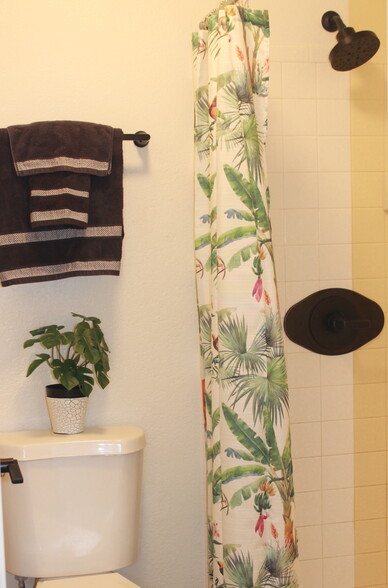 Primary bath - shower suite - 2188 N Pantano Rd