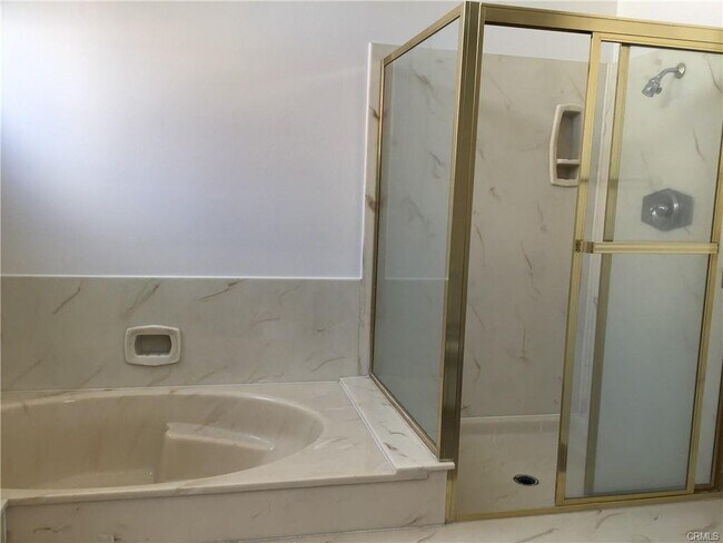 Separate shower - 20111 Cavern Ct
