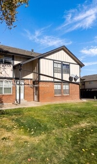 Building Photo - 3 Bed/2.5 Bath Townhome with Carport / Available Soon!