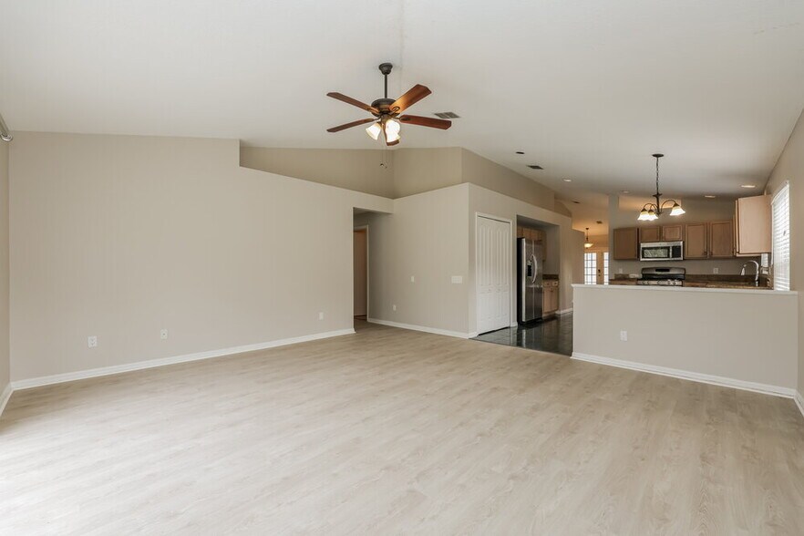 Building Photo - 29613 Morningmist Dr