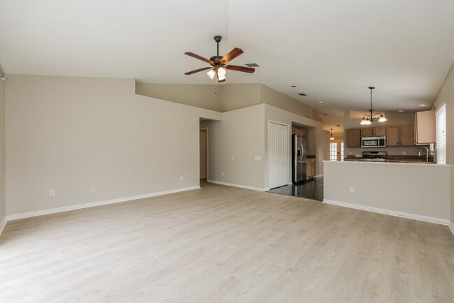 Building Photo - 29613 Morningmist Dr