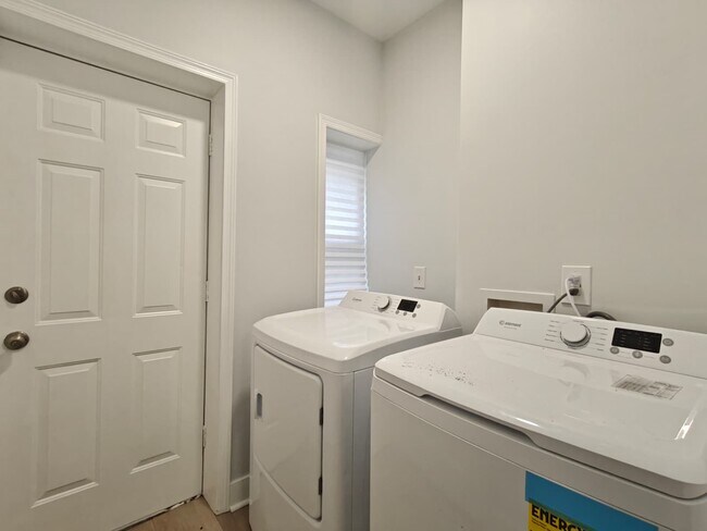Building Photo - 223 N 58th St
