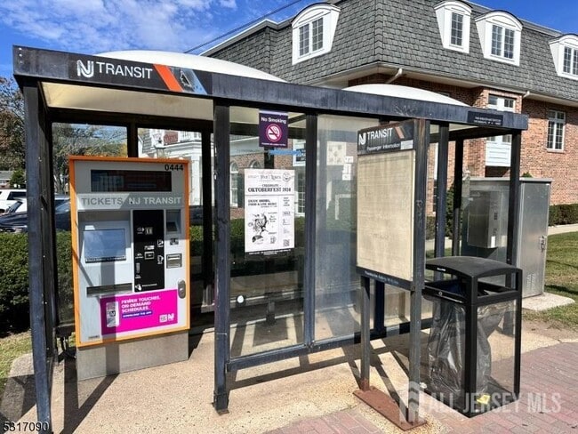 Building Photo - 107A S Maple Ave