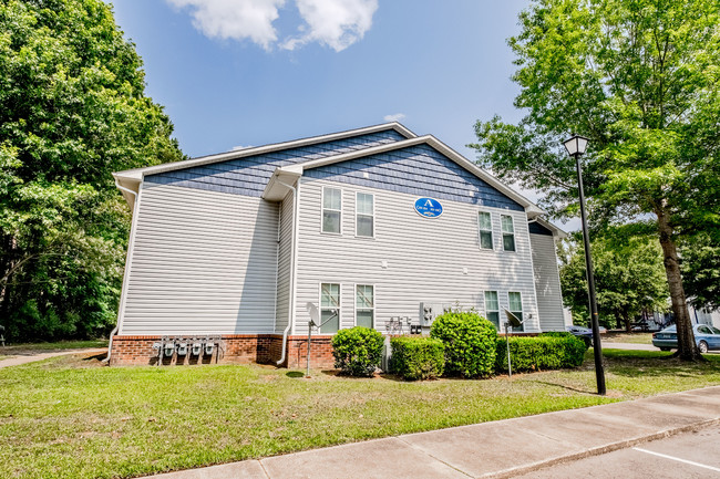 Primary Photo - Hunters Landing Apartments