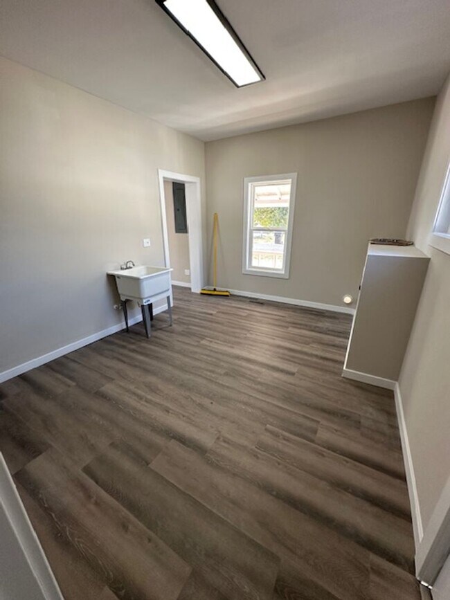 Building Photo - 5 Bed 3 Bath Springfield, MO