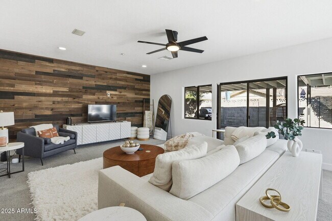 Building Photo - 8614 E Jackrabbit Rd