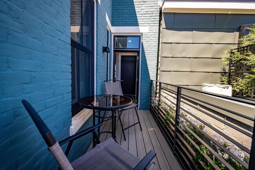Balcony - 131 W 15th St