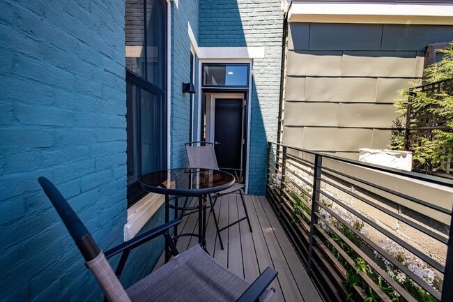 Balcony - 131 W 15th St