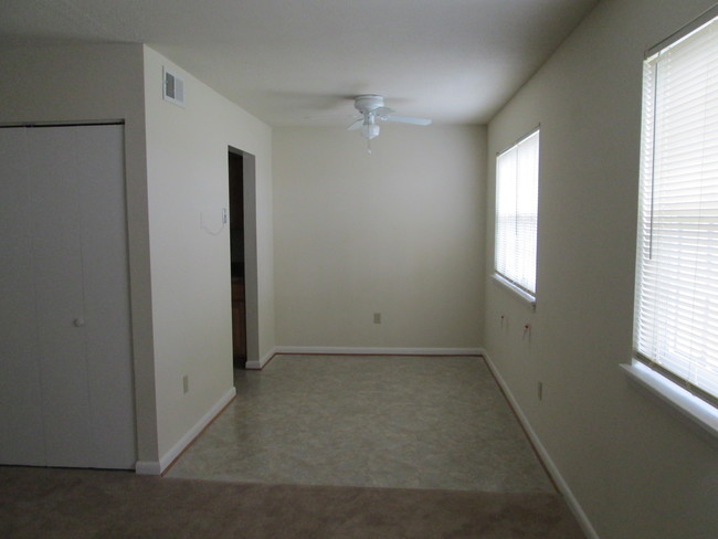 Building Photo - 3605 Kecoughtan Rd