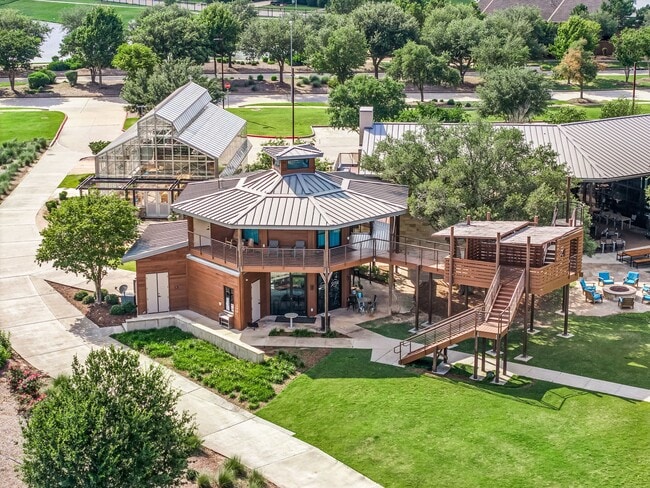 Building Photo - 6326 Wolf Run Dr