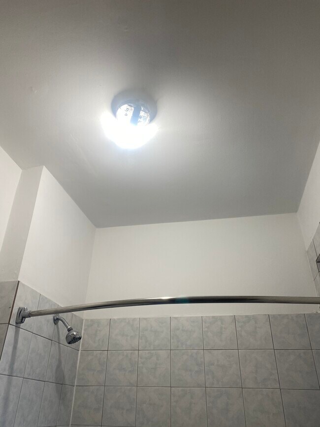 Bathroom - 3840 N Wilton Ave