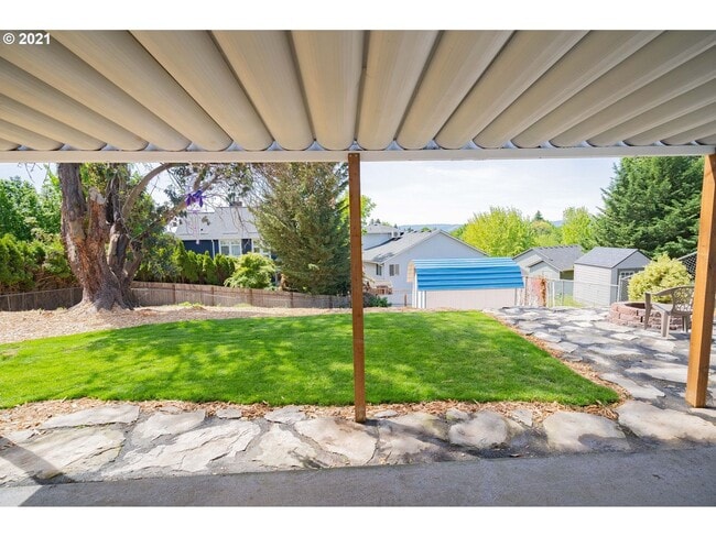 Building Photo - Gorgeous 3 Bedroom Remodel in Highly Desir...