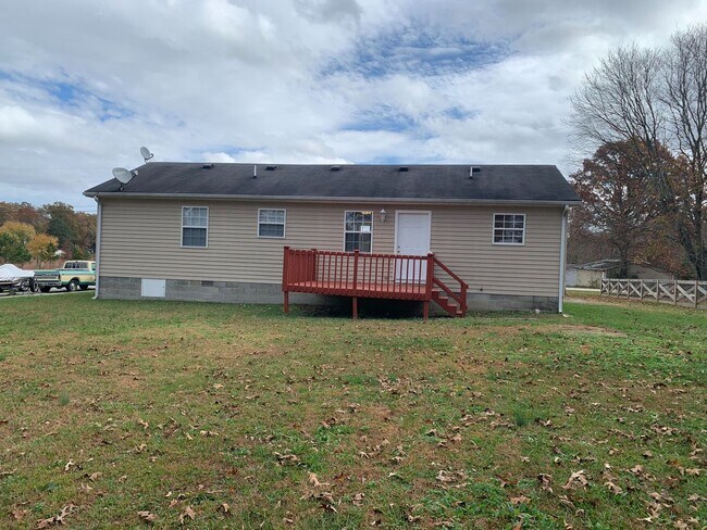Building Photo - Adorable 3 Bedroom Home with Large Yard!...