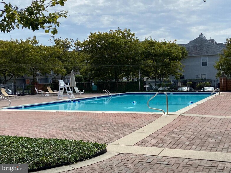 Building Photo - 10 Starboard Ct