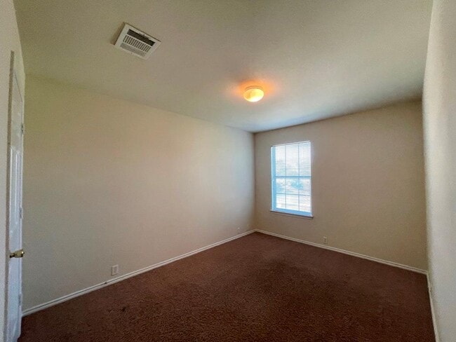 Building Photo - 251 Utterback
