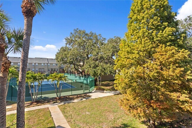 Building Photo - 3023 Pointeview Dr