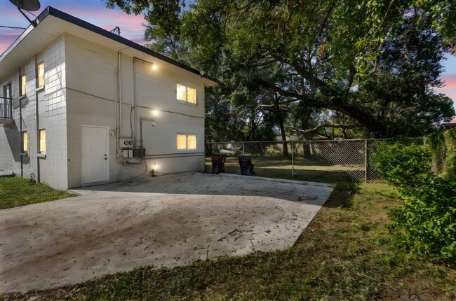 Building Photo - 901 Colyer St