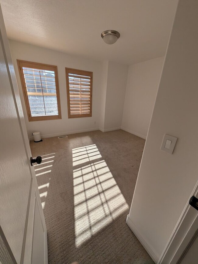 Building Photo - Beautiful 3 Bedroom Condo for Rent in Draper