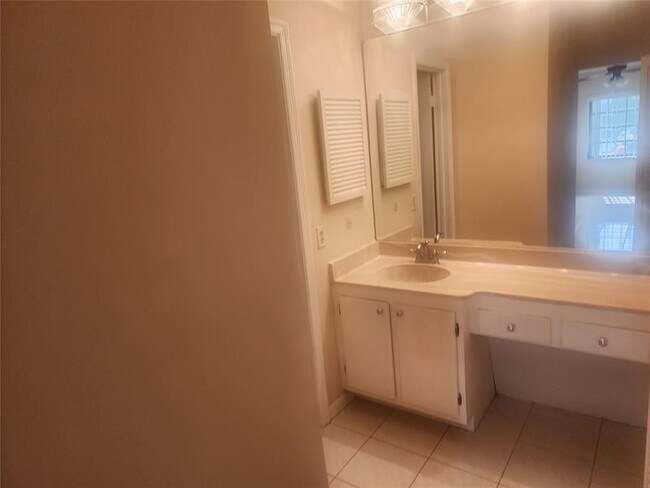 Building Photo - 110 Cypress Club Dr