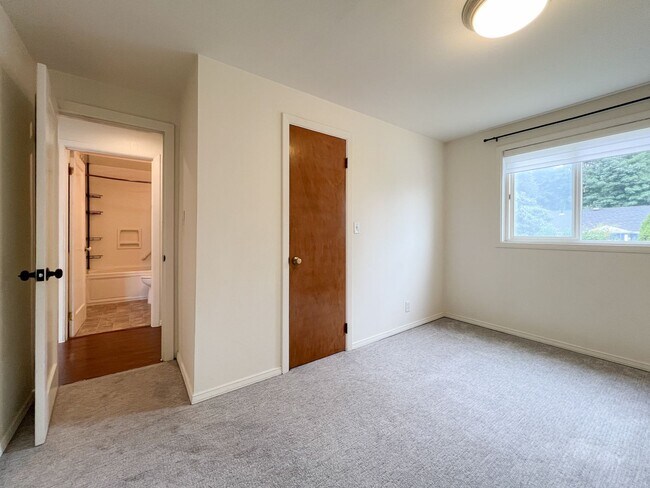 Building Photo - 2bd/1ba Seattle House