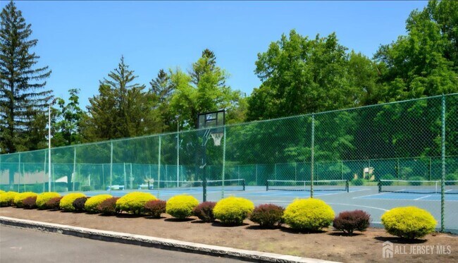 Building Photo - 11 Pine Cluster Cir