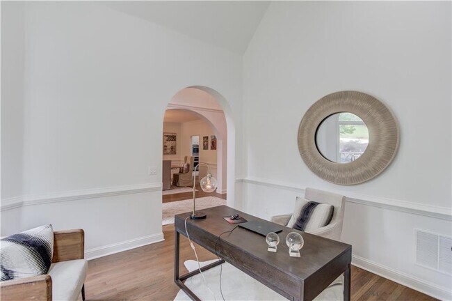 Building Photo - 2870 Roanoke Rd