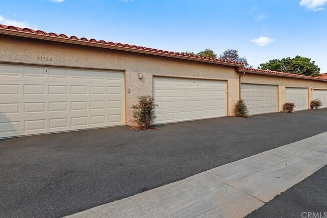 Building Photo - 31556 W Nine Dr