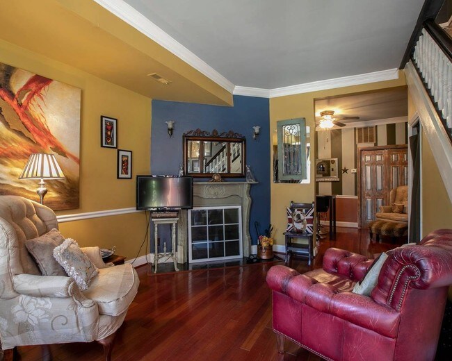 Building Photo - 730 6th St NE